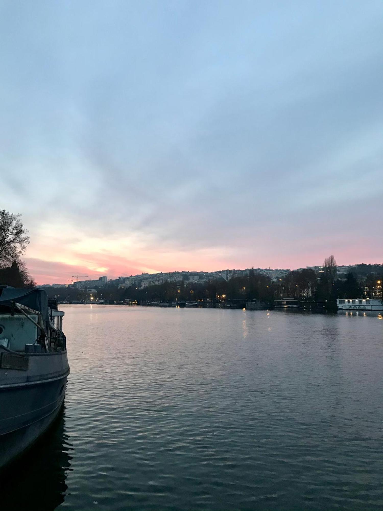 パリLoft Sur L'Eau Avec Parkingアパートメント エクステリア 写真